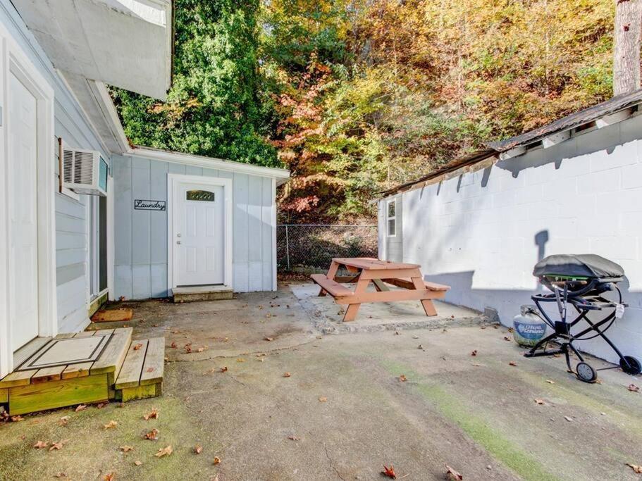 Cedar Blossom Bungalow Is A Cozy Getaway With A 5 Minute Walk To Downtown! Hot Springs Exteriér fotografie