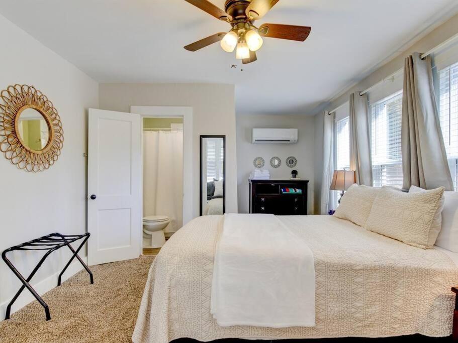 Cedar Blossom Bungalow Is A Cozy Getaway With A 5 Minute Walk To Downtown! Hot Springs Exteriér fotografie