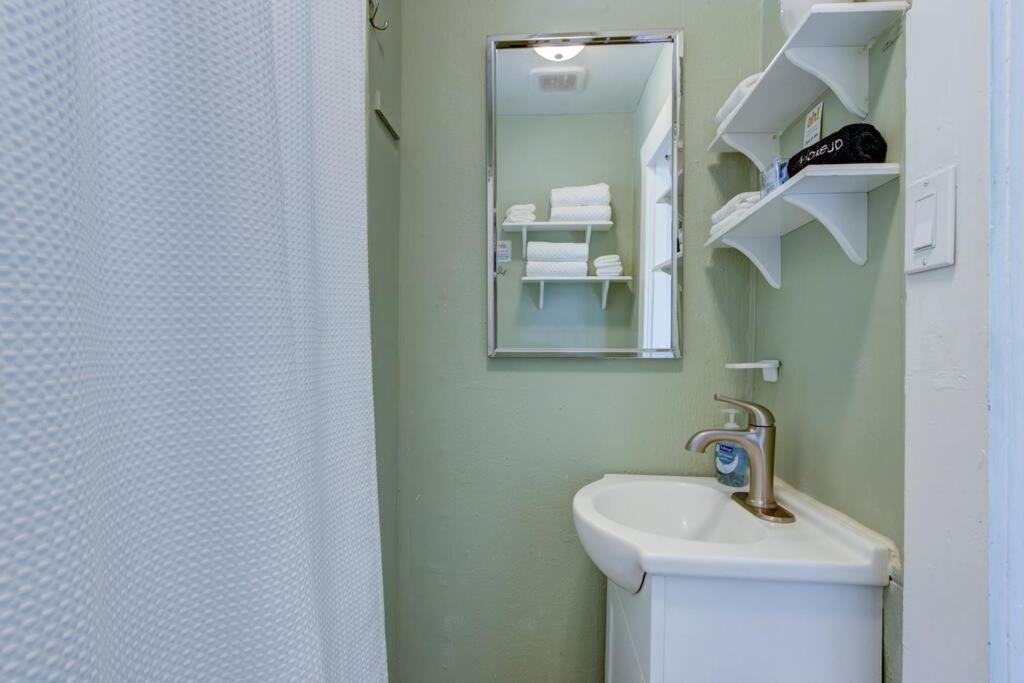 Cedar Blossom Bungalow Is A Cozy Getaway With A 5 Minute Walk To Downtown! Hot Springs Exteriér fotografie