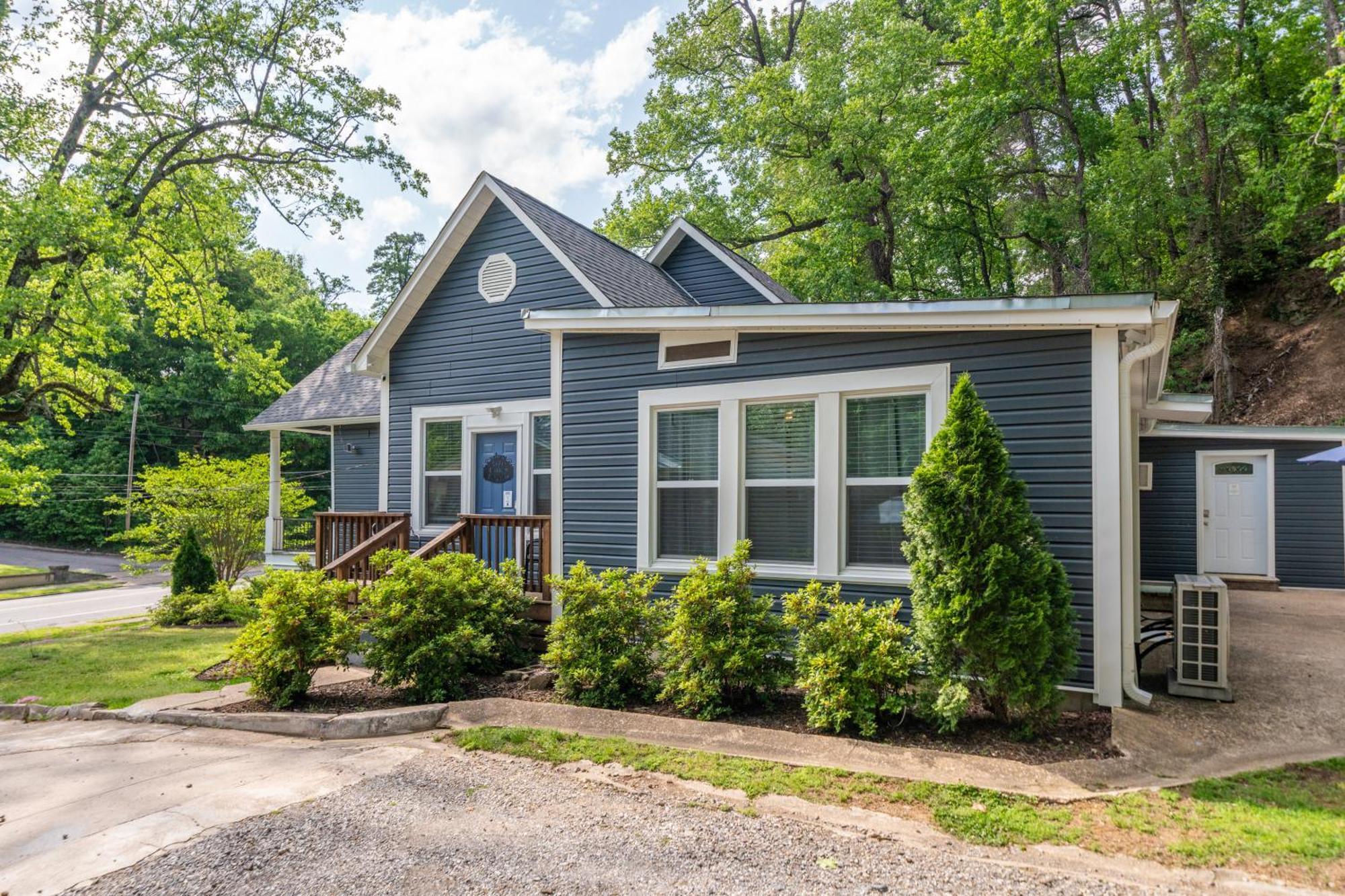 Cedar Blossom Bungalow Is A Cozy Getaway With A 5 Minute Walk To Downtown! Hot Springs Exteriér fotografie